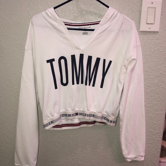 Really cute Tommy Hilfiger hoodie - Picture 1 of 5